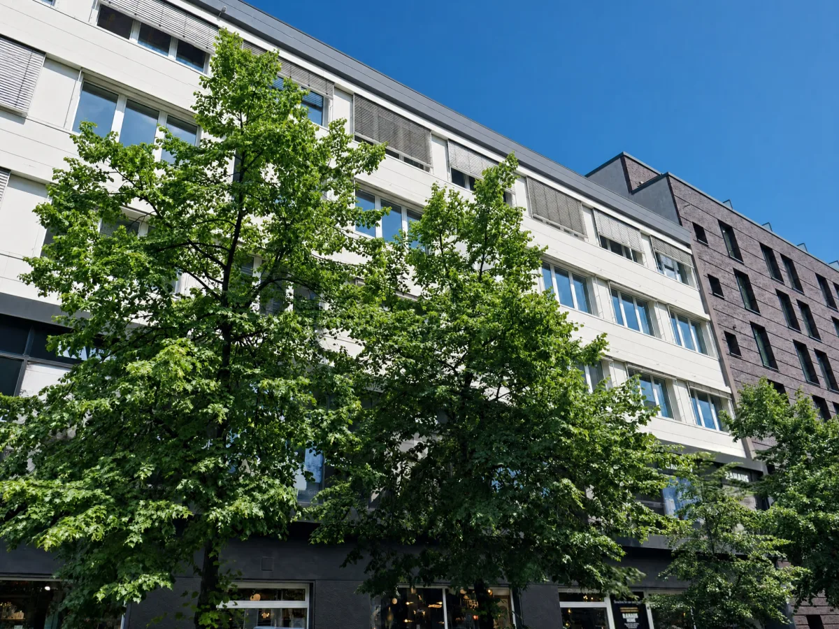 Bürogebäude von Zenveo in der Kantstraße 151, Berlin