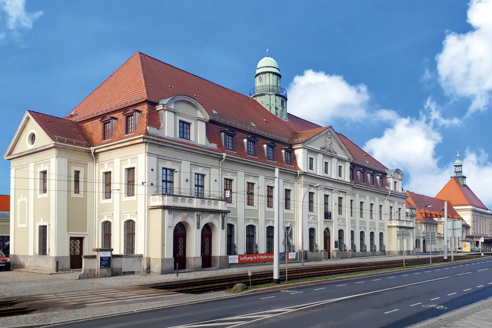 Standort der advita-Gruppe in einem denkmalgeschützten Postgebäude mit Kuppelturm